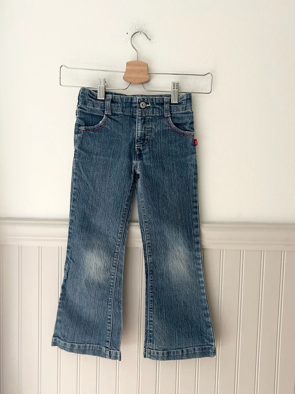 Vintage OshKosh B’gosh Girls Size 5 Denim Jeans Pink Embroidered Details